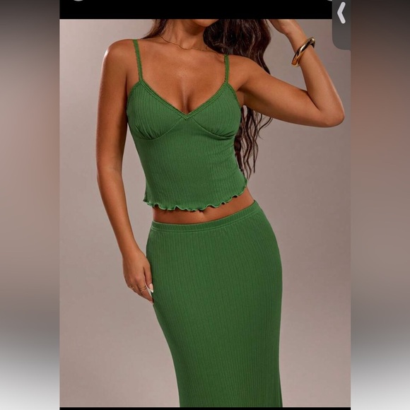 2 pc Green Women's Skirt set. For a night out or the beach - Picture 3 of 5
